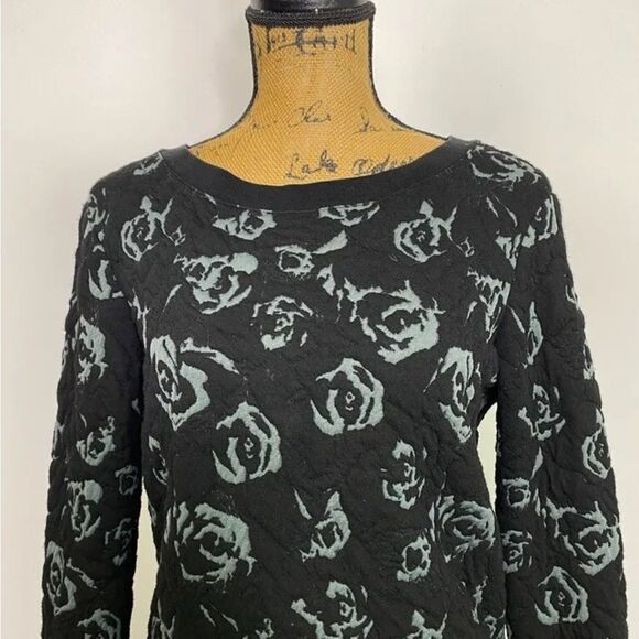 Hinge Black and Gray Quilted Textured Rose Sweatshirt - Picture 8 of 9